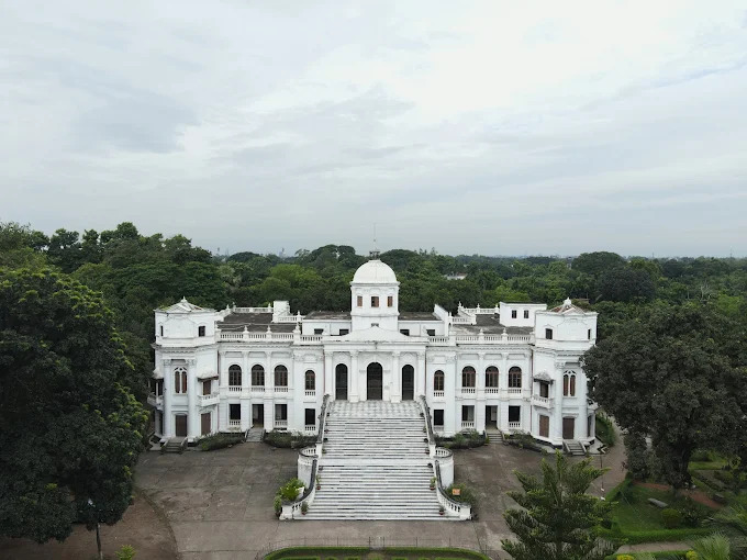 Tajhat Jomidar Bari